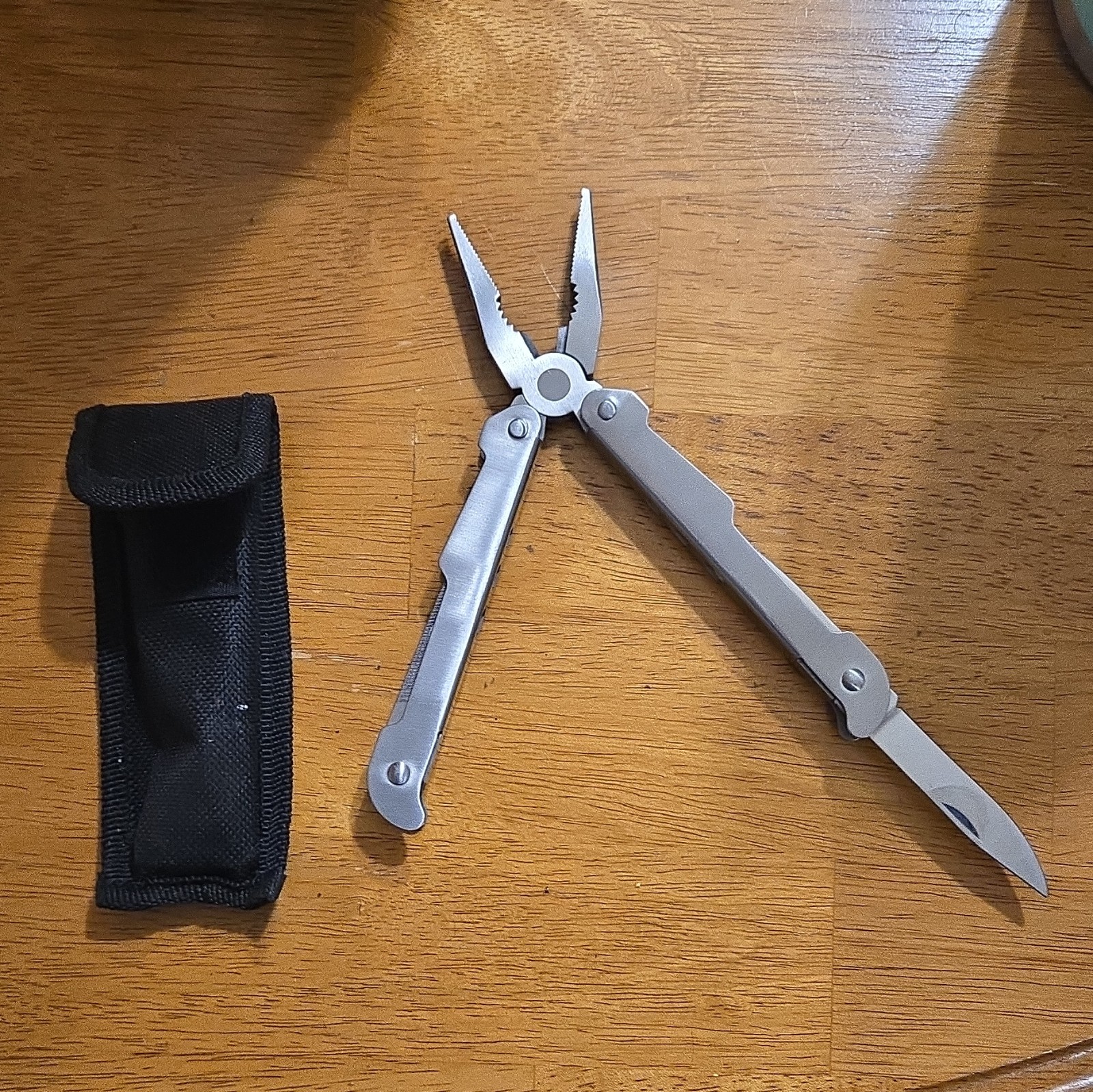 Stainless Steel 5-in-1 Multi-Tool Pliers Knife File Screwdriver Sheath Silver