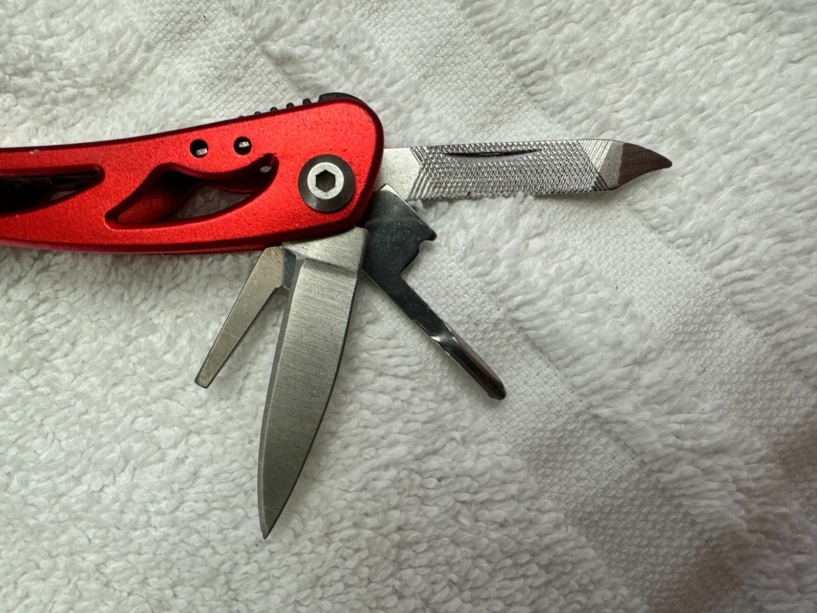 Stanley 2CR 10-in-1 Stainless Steel Multi-Tool Red or Silver Pliers Knife