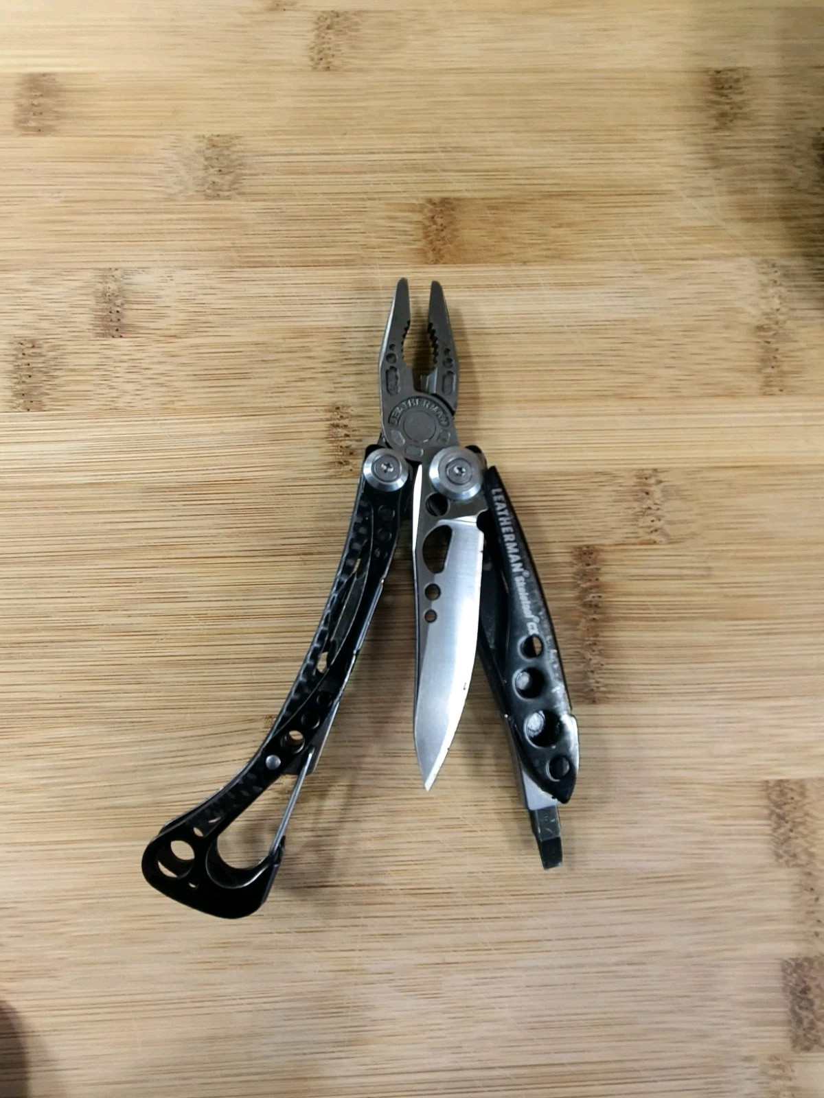 Leatherman Wave Black Oxide / Sheath/Leatherman Skeletool Cx Black Carbon Fiber