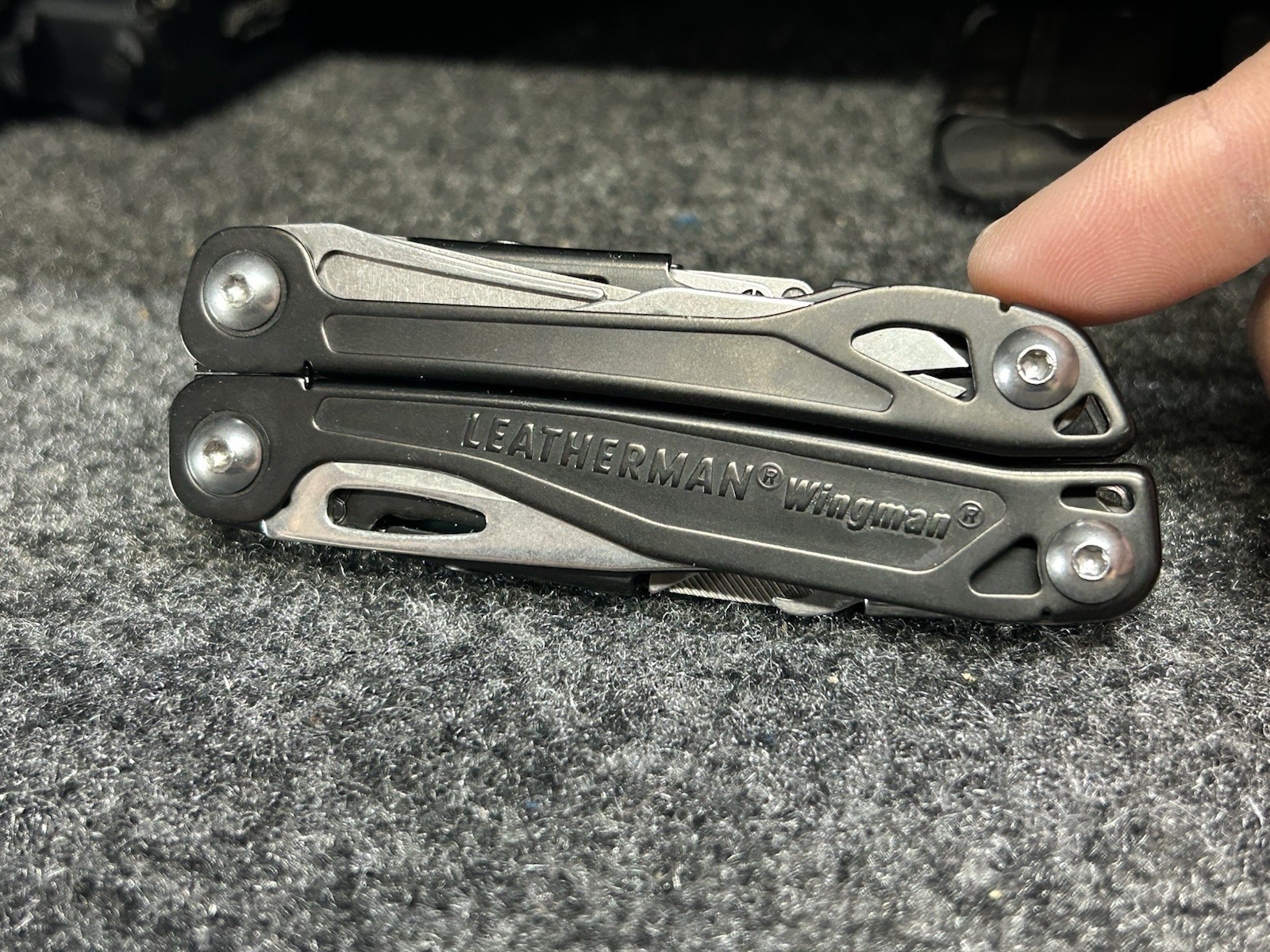 *Rare* Black Leatherman Wingman with 14 tools Needle Nose pliers, wire cutter