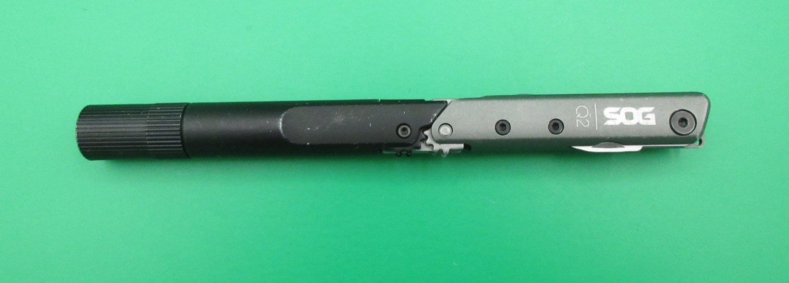 Sog Baton Q2 Multi Tool Flashlight Folding Knife Screwdriver Bottle Opener