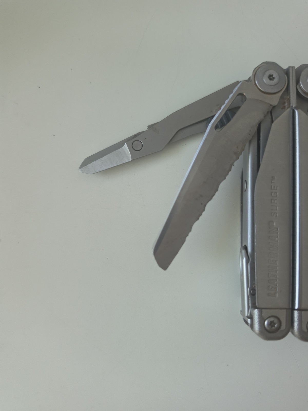 LEATHERMAN SURGE 19-In-1 Heavy Duty Multitool Locking Blade Xchanger