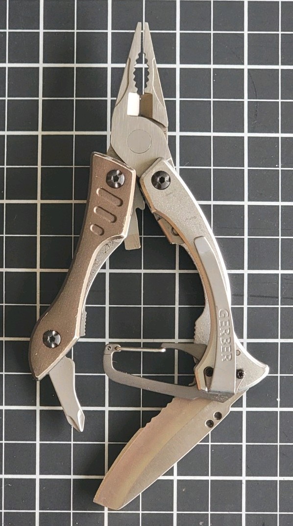 Gerber (3x) CRUCIAL Multi-Tools (1x Green, 2x Brown)