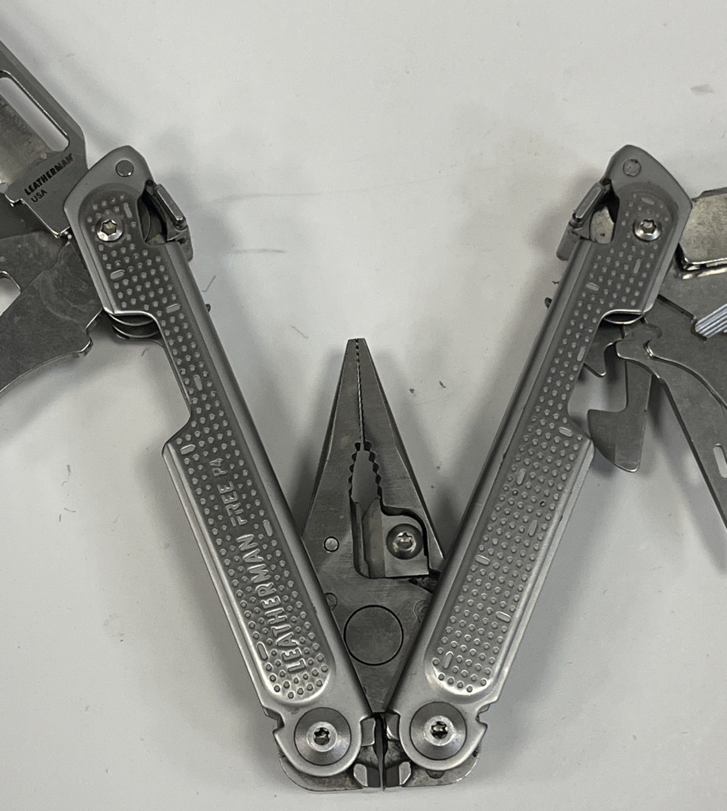 Leatherman Free P4 Multitool Multi-Tool Pliers Tool