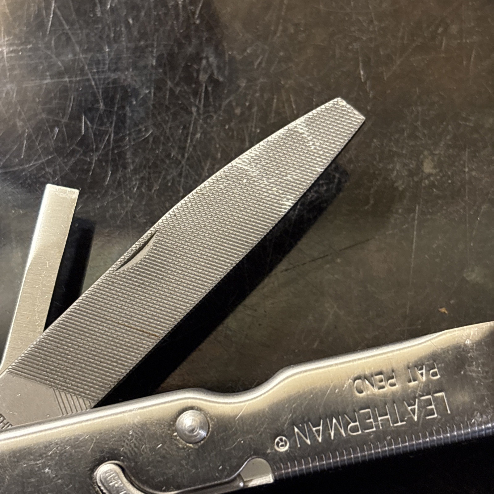 Vintage LEATHERMAN Super TOOL 200 Multi Tool! 03/04 Date Stamp! NICE with sheath
