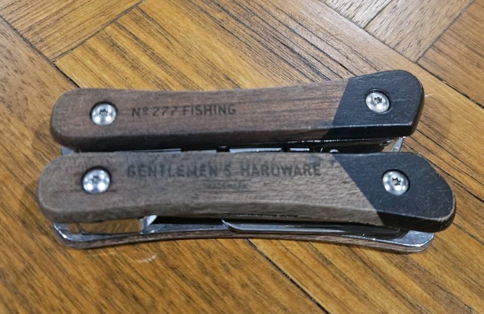 Gentlemen’s Hardware Multitool – No. 277 Fishing Edition | Wooden Handle | Wood