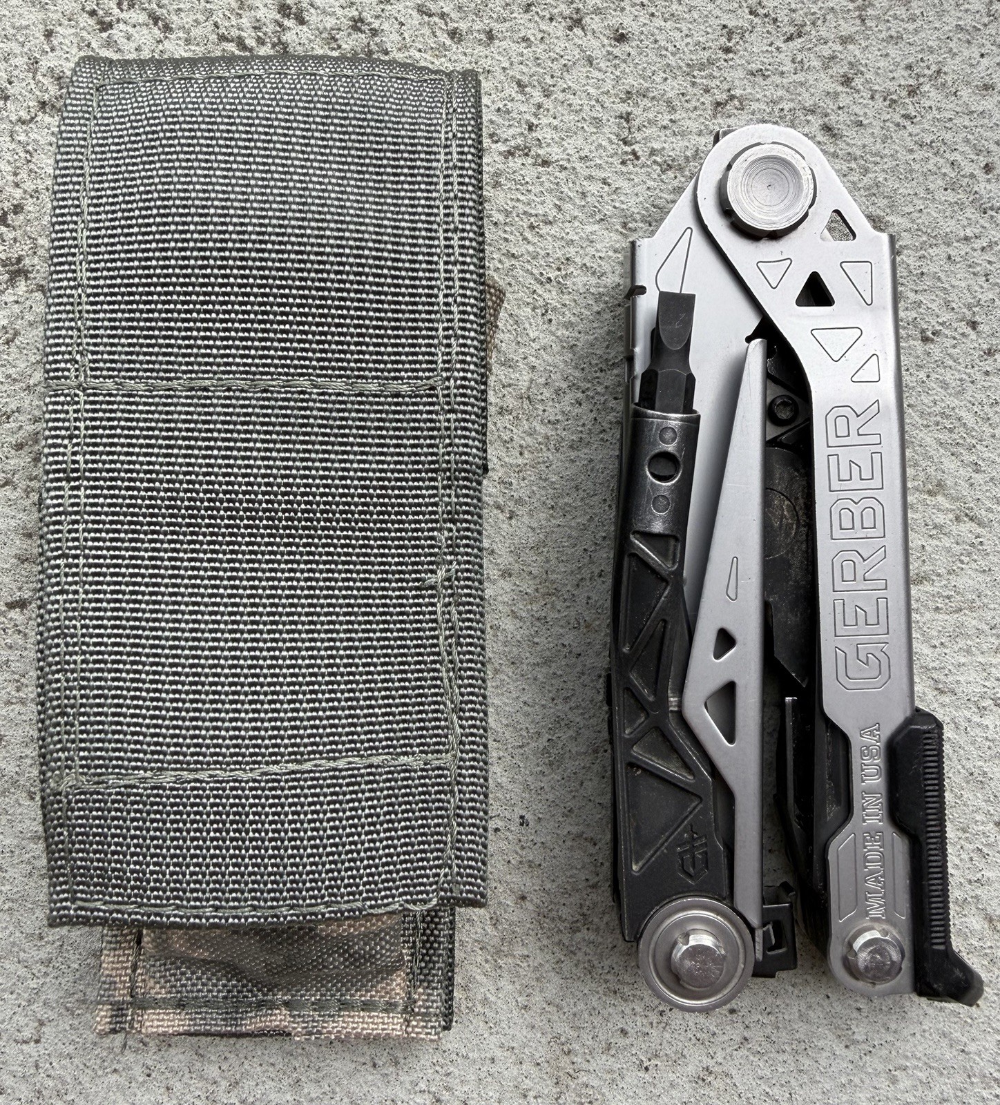 GERBER CENTER DRIVE SILVER/BLACK MULTI-TOOL W/MOLLE SHEATH, GOOD, NO EXTRA BITS!