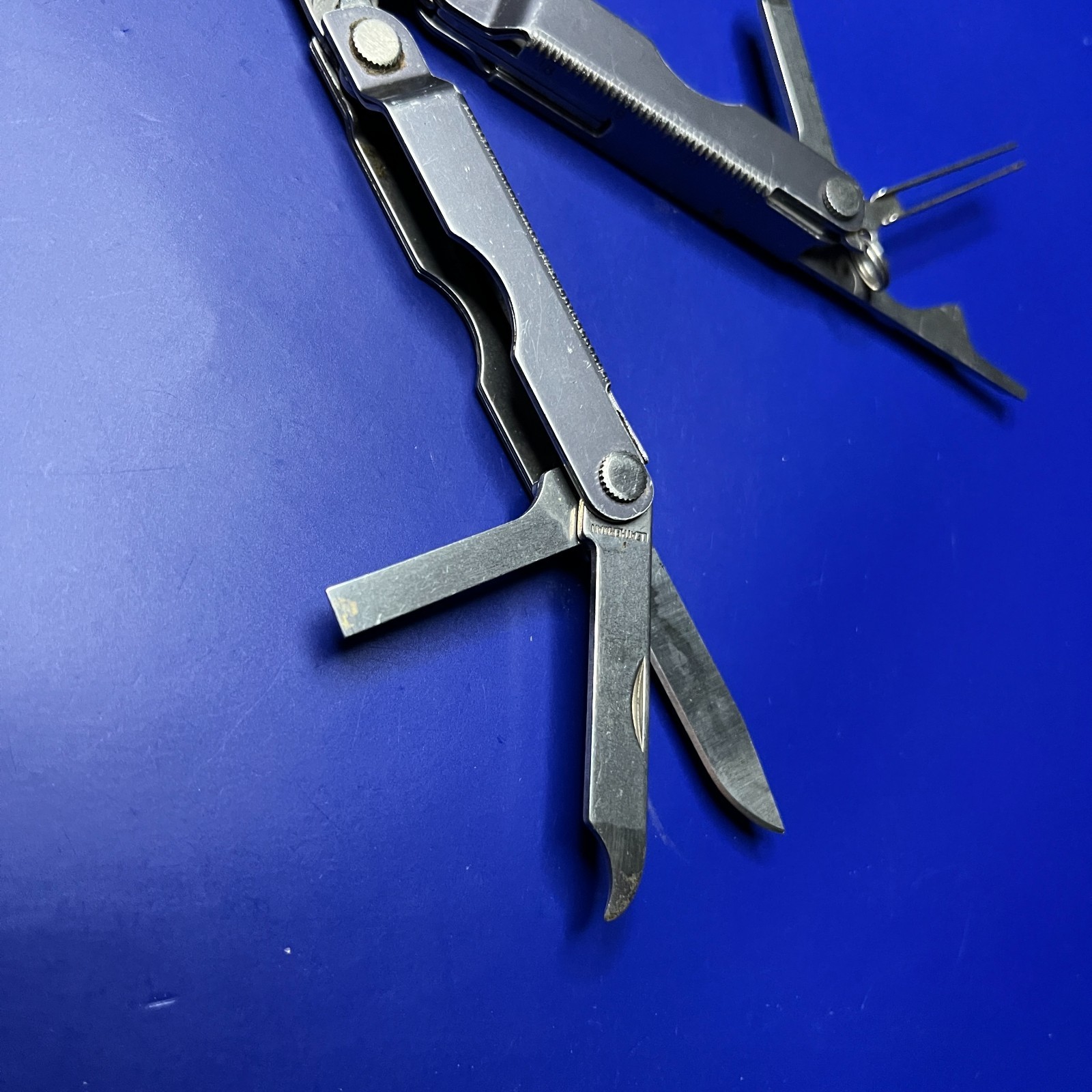 Leatherman Micra Multi-Tool Knife, Scissors- Gray