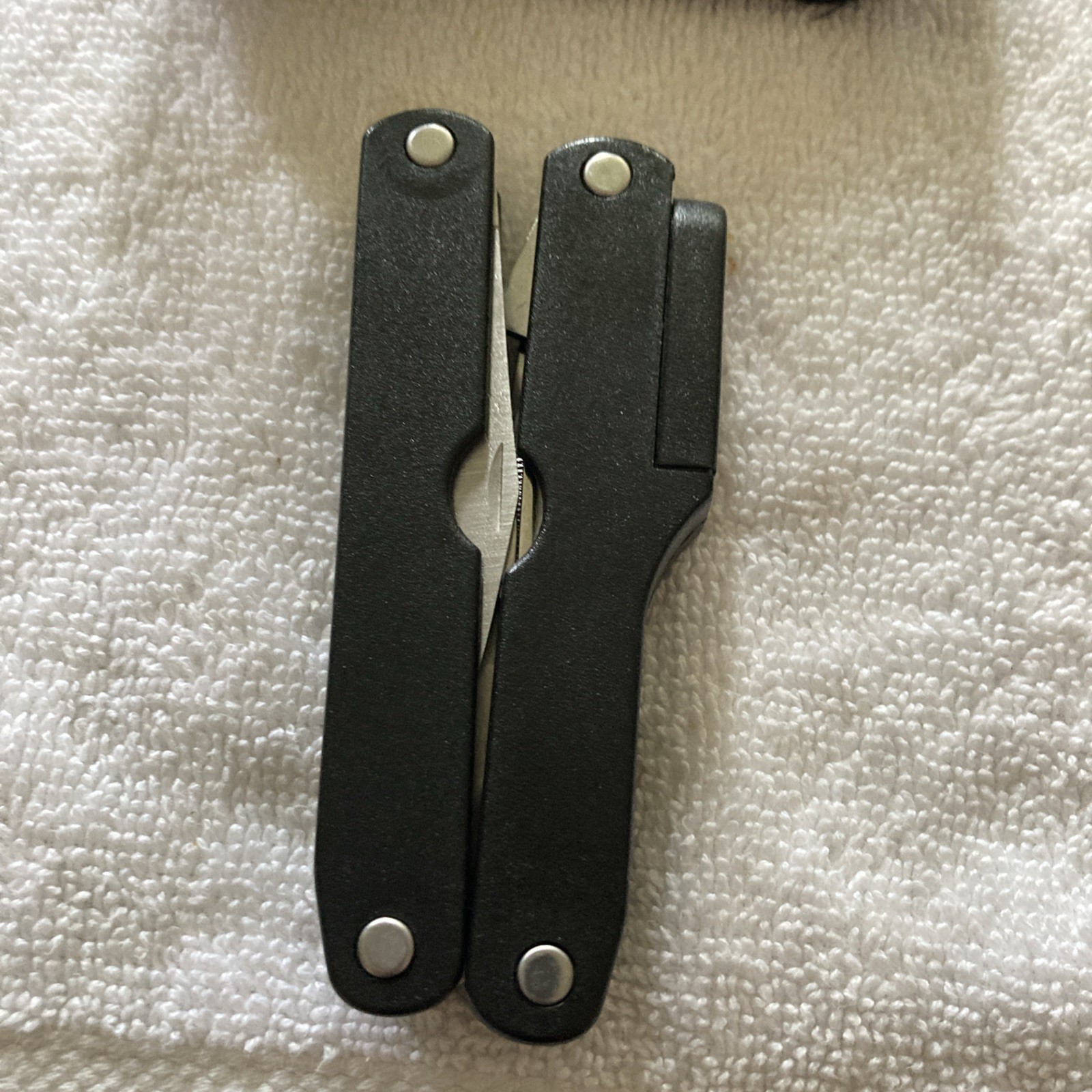 Heavy Duty Black Multi Utility Folding Knife/Tool 9 Function Made in china