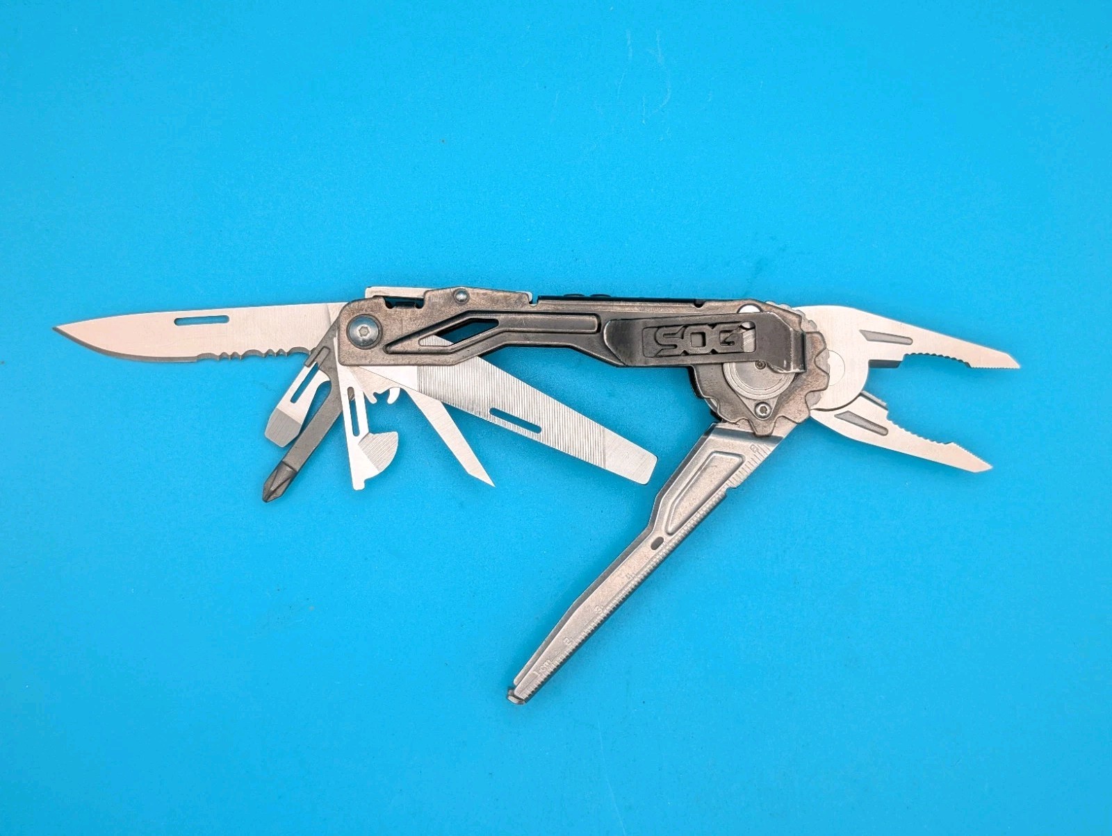 SOG SwitchPlier Plier Knife Multi Tool!