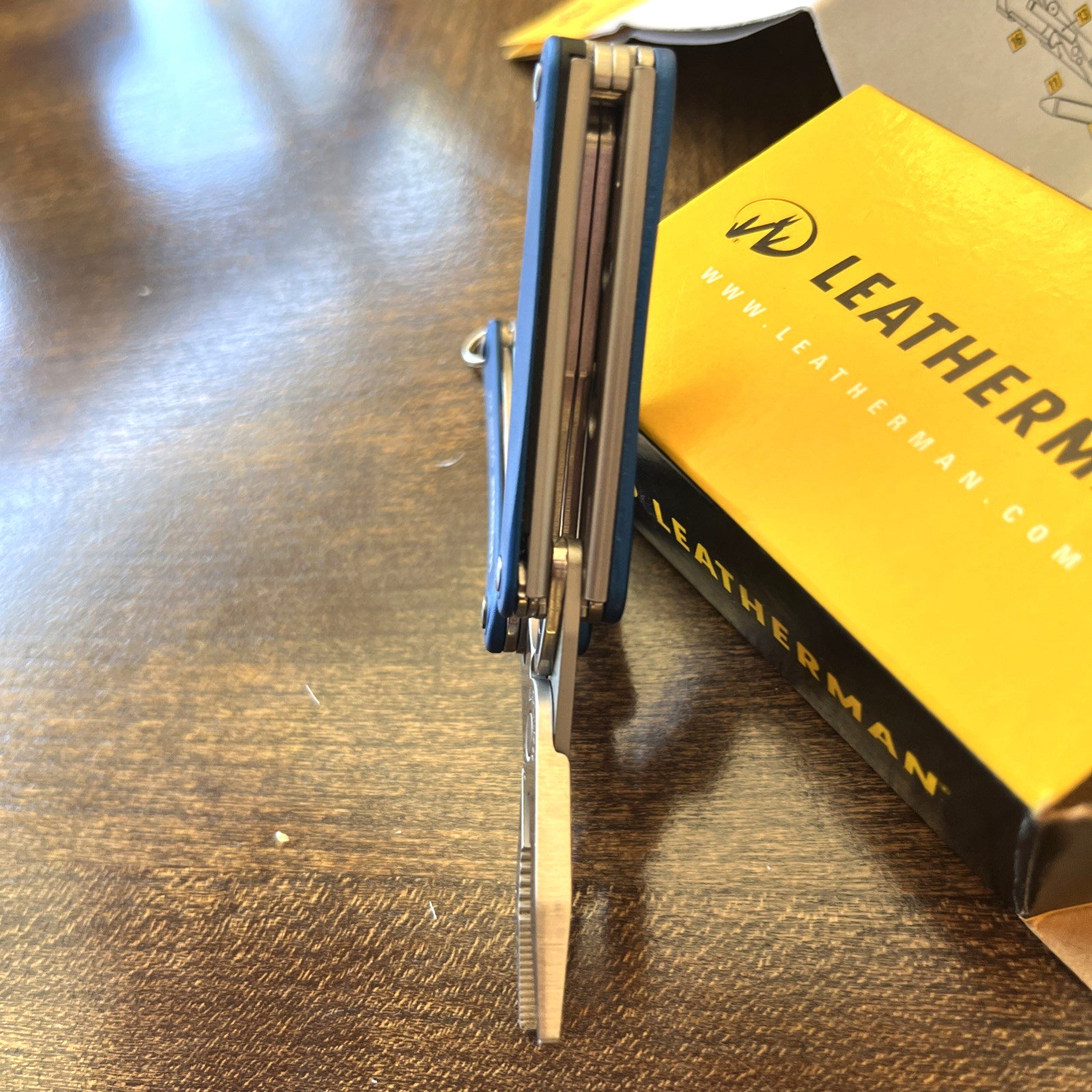 New in Box – Leatherman SQUIRT PS4 Multi-Tool With Pliers Scissors Knife BLUE!