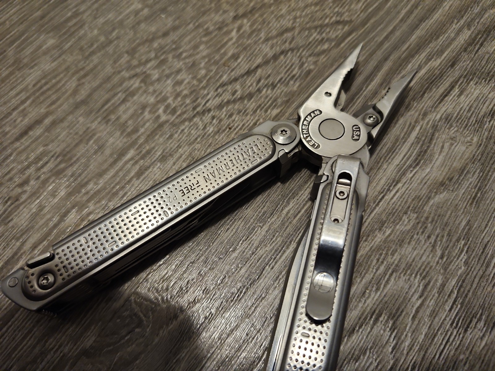 Leatherman Free P2 Multi-Tool – Used, Good Condition, W/Sheath