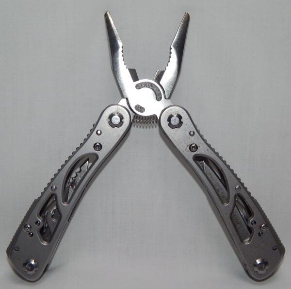 WINCHESTER MULTI-TOOL WITH SHEATH AND 10PC BIT SET