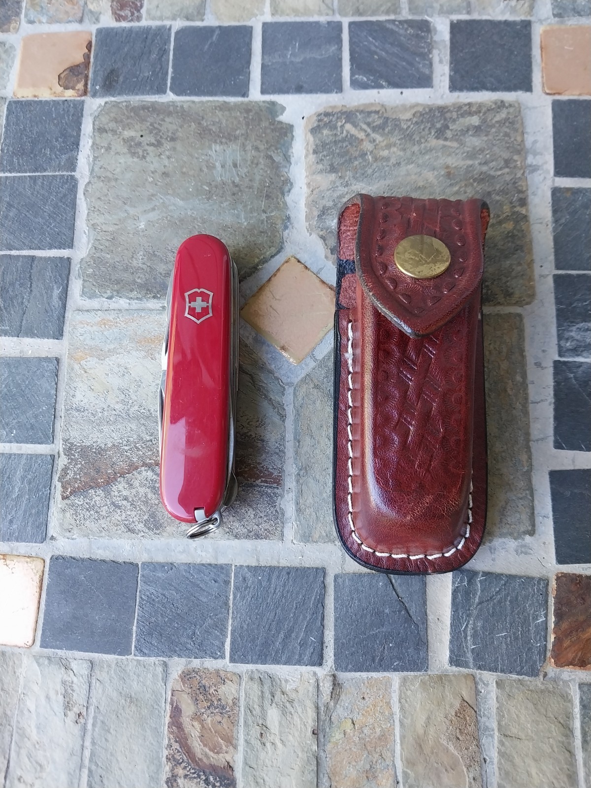 Victorinox Swiss Army 12-Tool Red Knife w/ Leather Pouch