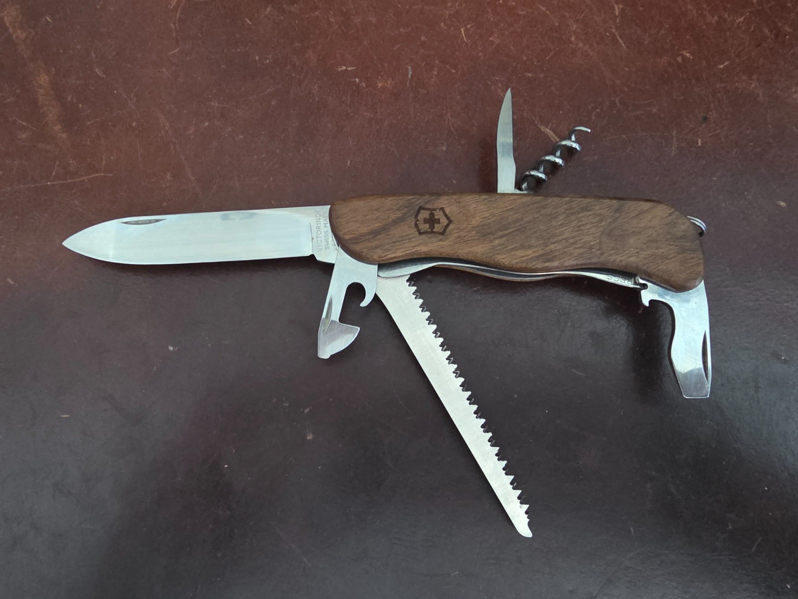 Victorinox Forester 111mm Swiss Army Knife Wood Scales Great Condition! 068v