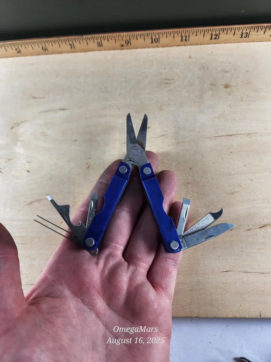 Leatherman Micra Plastic Blue #2 Light usage