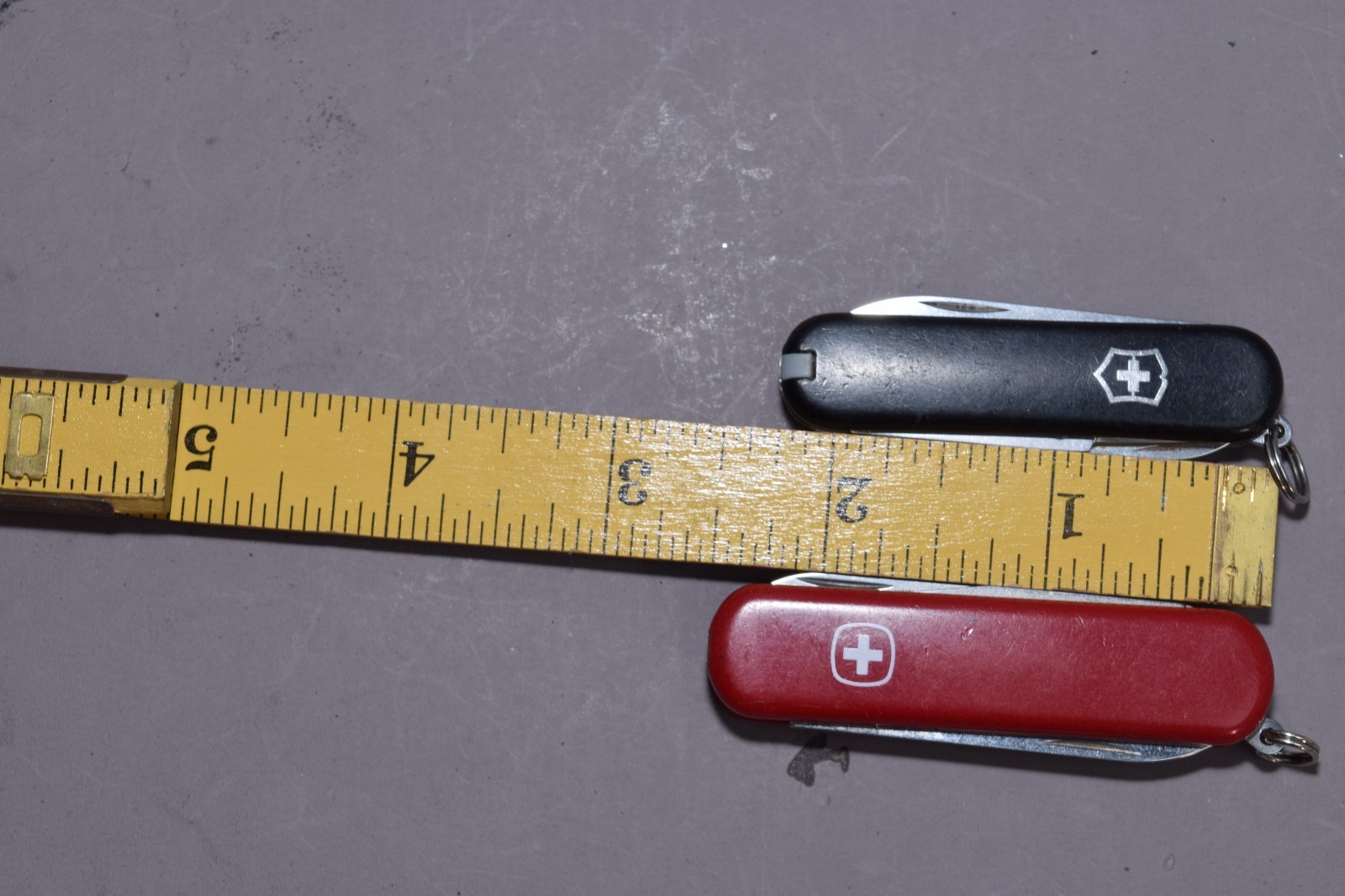 Victorinox Swiss Army Knife Lot 4pc Keychain Classic Small, red green black 5324