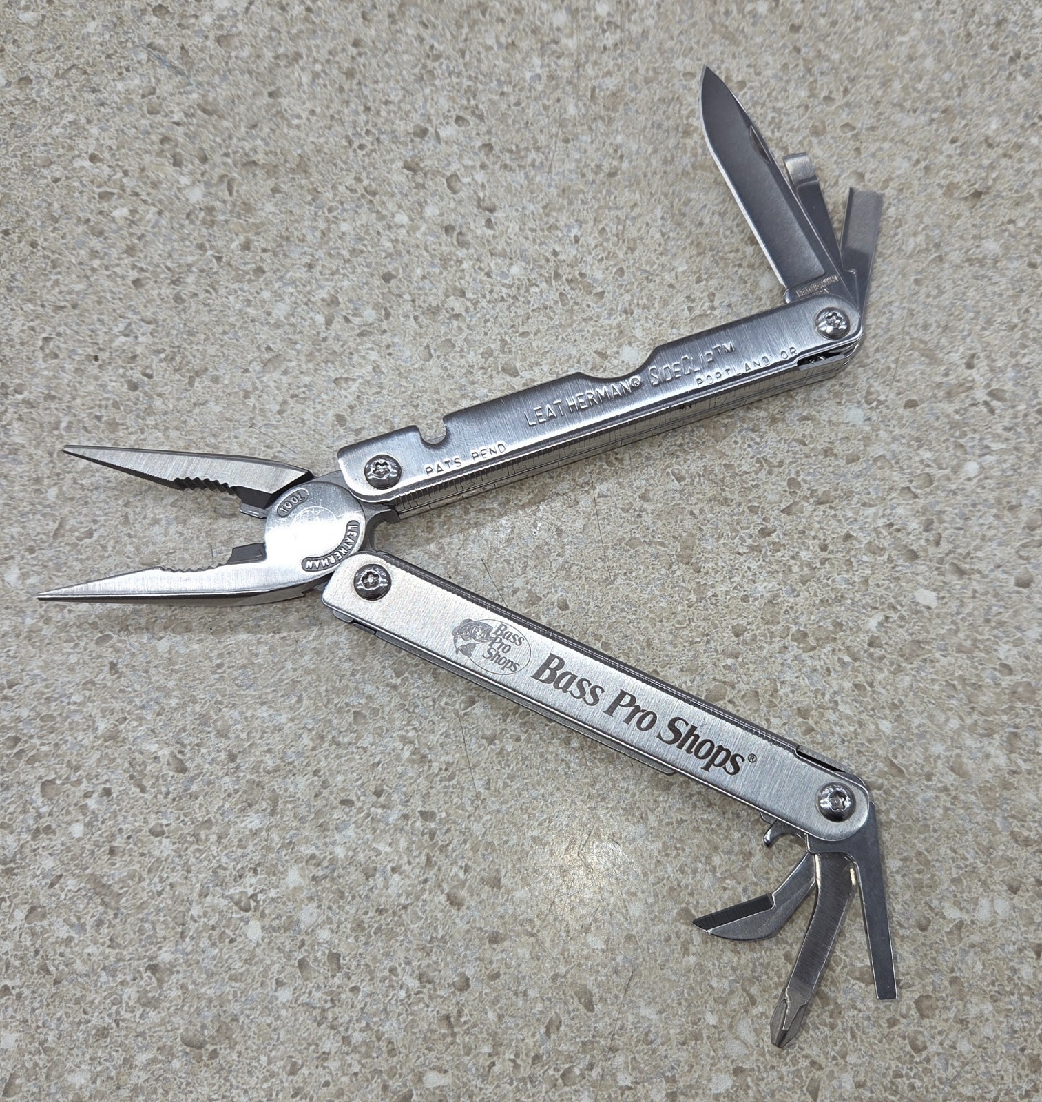 Leatherman SideClip Bass Pro Shops Multi Tool ~ Rare ~ Pre-Owned ~ NICE!! LOOK!!