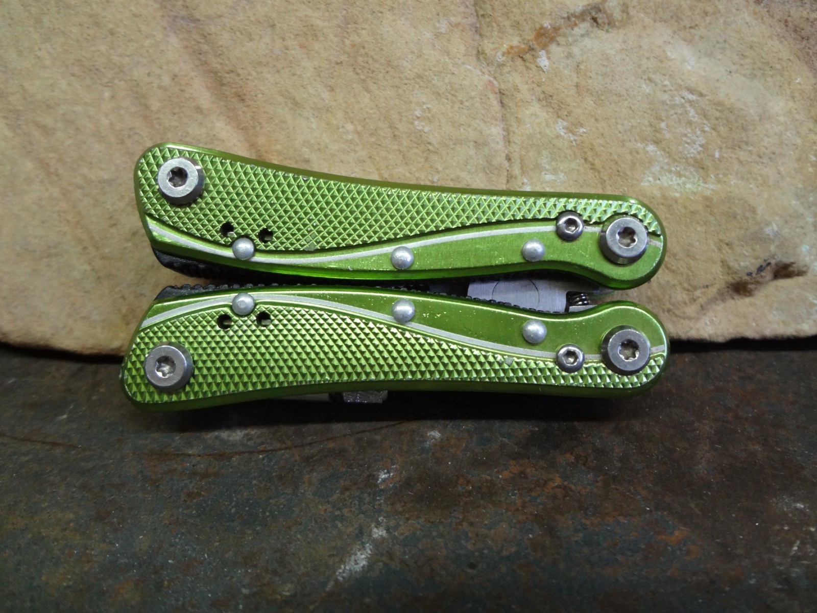 Columbia Pocket Knife Multi 8+ Function Tool Led Light Key 3″ Compact Mini Plier