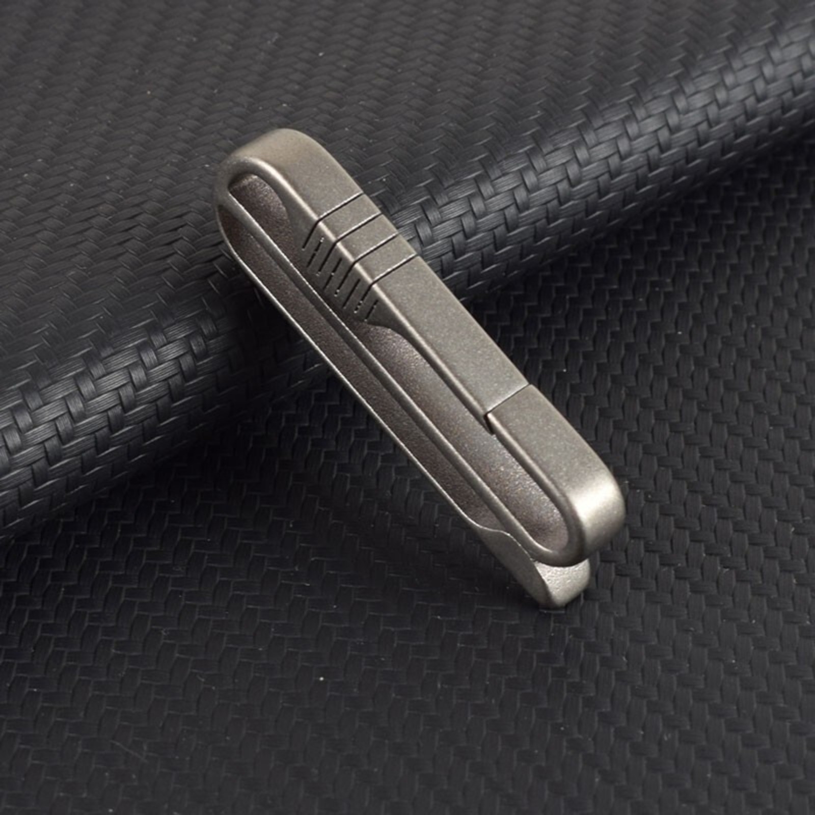 EDC Titanium Alloy Portable Carabiner Men’s Belt Waist Hanging Tool with Ring