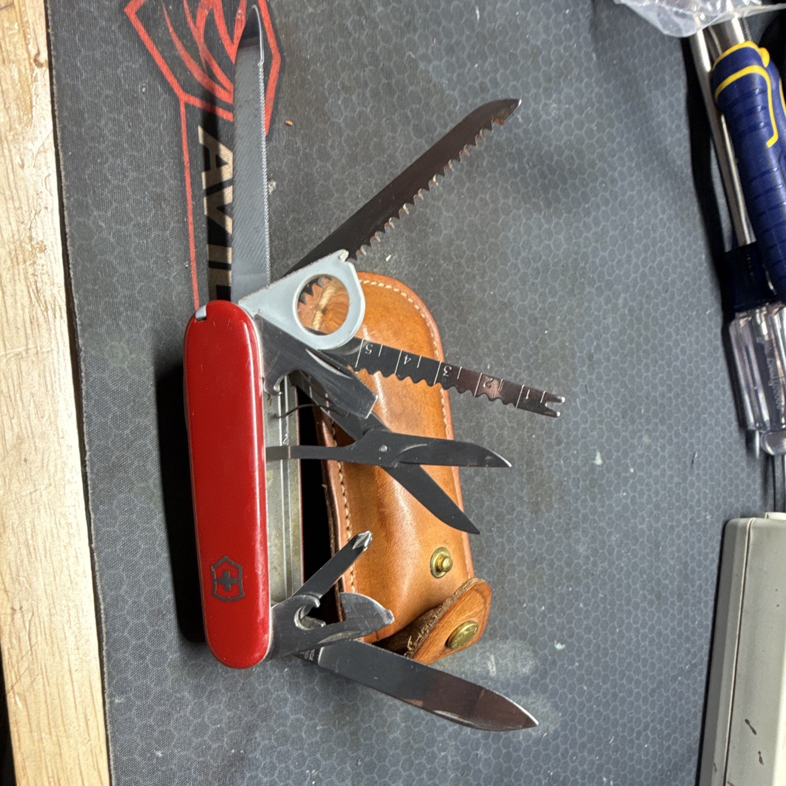 Victorinox Swiss Army Knife Red Multi-Tool 14 Tools Saw Scissors Corkscrew