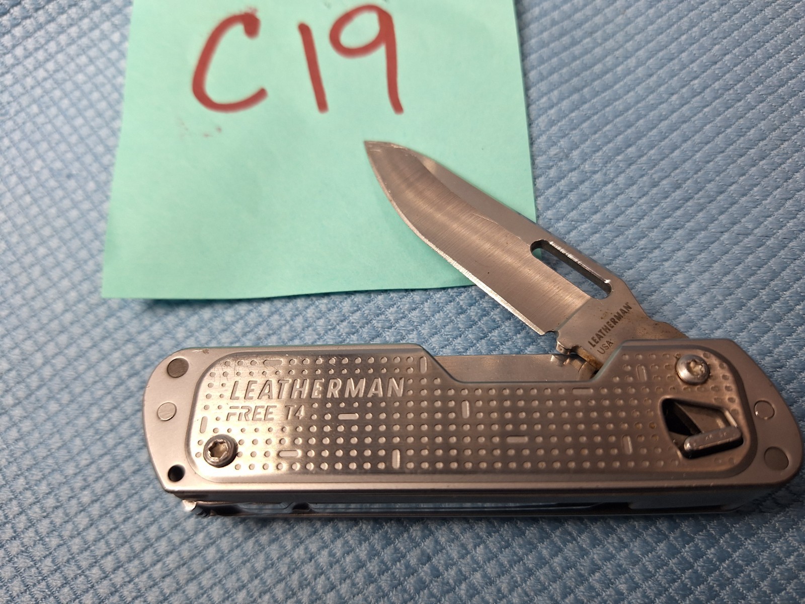 1 Leatherman FREE T4 Multi Tool FISHING NEW OTHER LOC C19