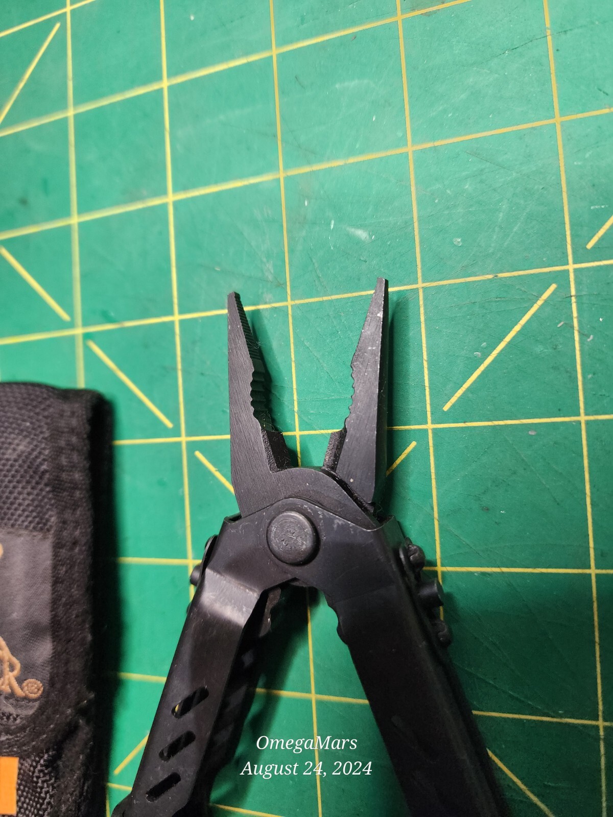 Gerber MP400 Compact Sport S4 Multi-Plier 600 w/sheath looks/feels new