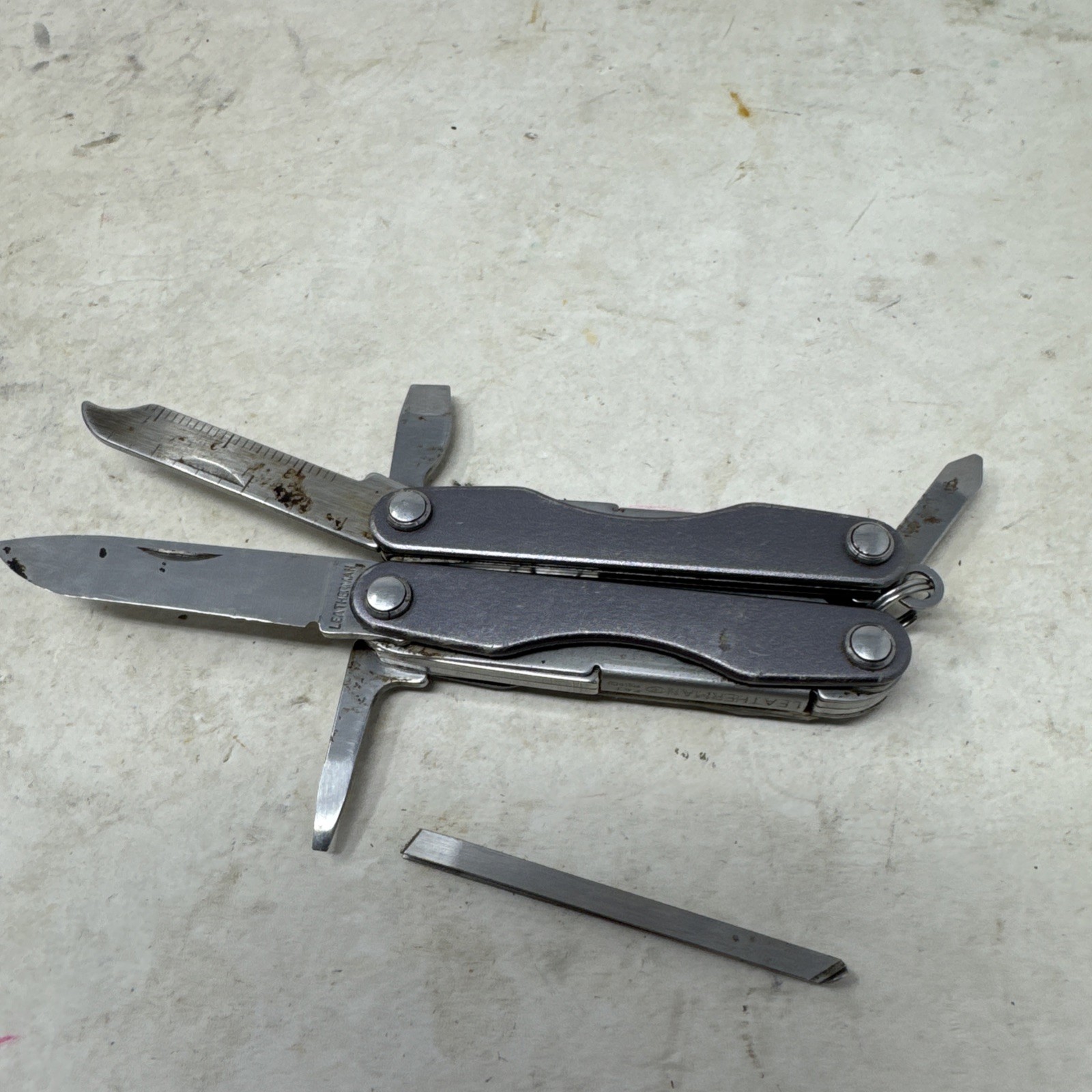 Leatherman Squirt S4 Multi-Tool Scissor Pocket Knife Grey Stainless