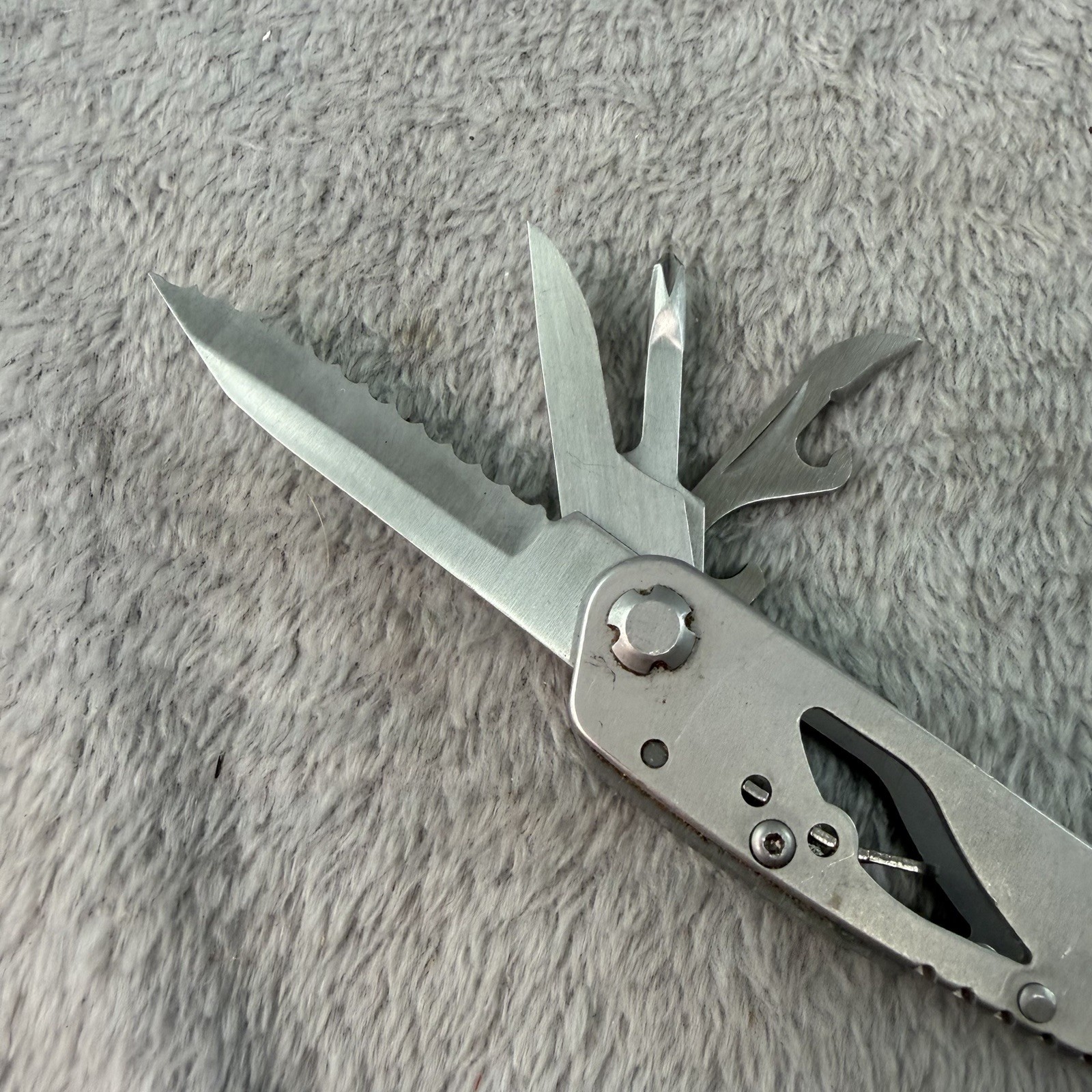 Unbranded 9 In 1 Multi Tool Knife Pliers Saw with Leatherman Sheath (B35)