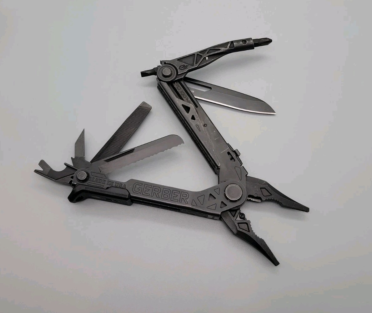 Gerber Center Drive Multi Tool – Black – Pliers, Scissors, Knife, Screwdrivers
