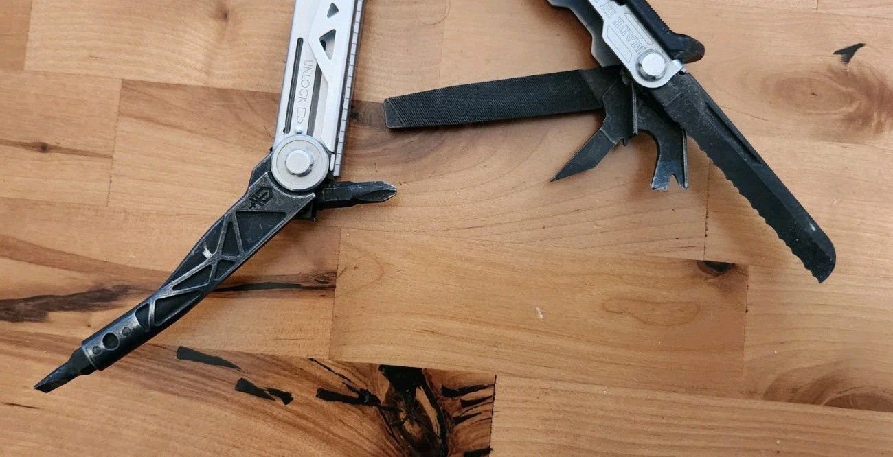 Gerber Center Drive Silver Multi-Plier 8 Tool w/ Molle Sheath – Great Cond. U58