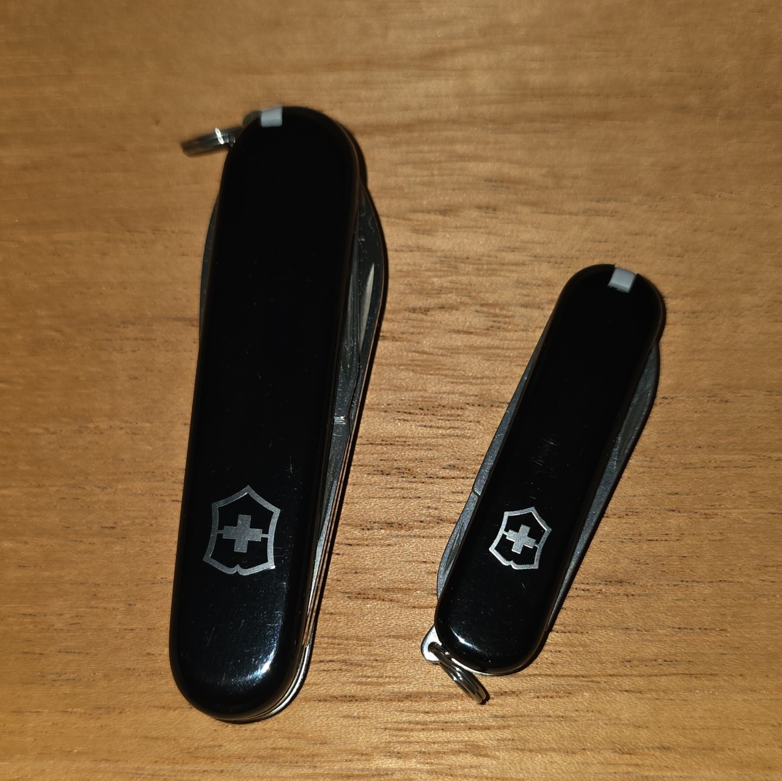 Victorinox Classic Black 4-Tool Multi-Tool Knife Scissors Keyring Plain Lot 2