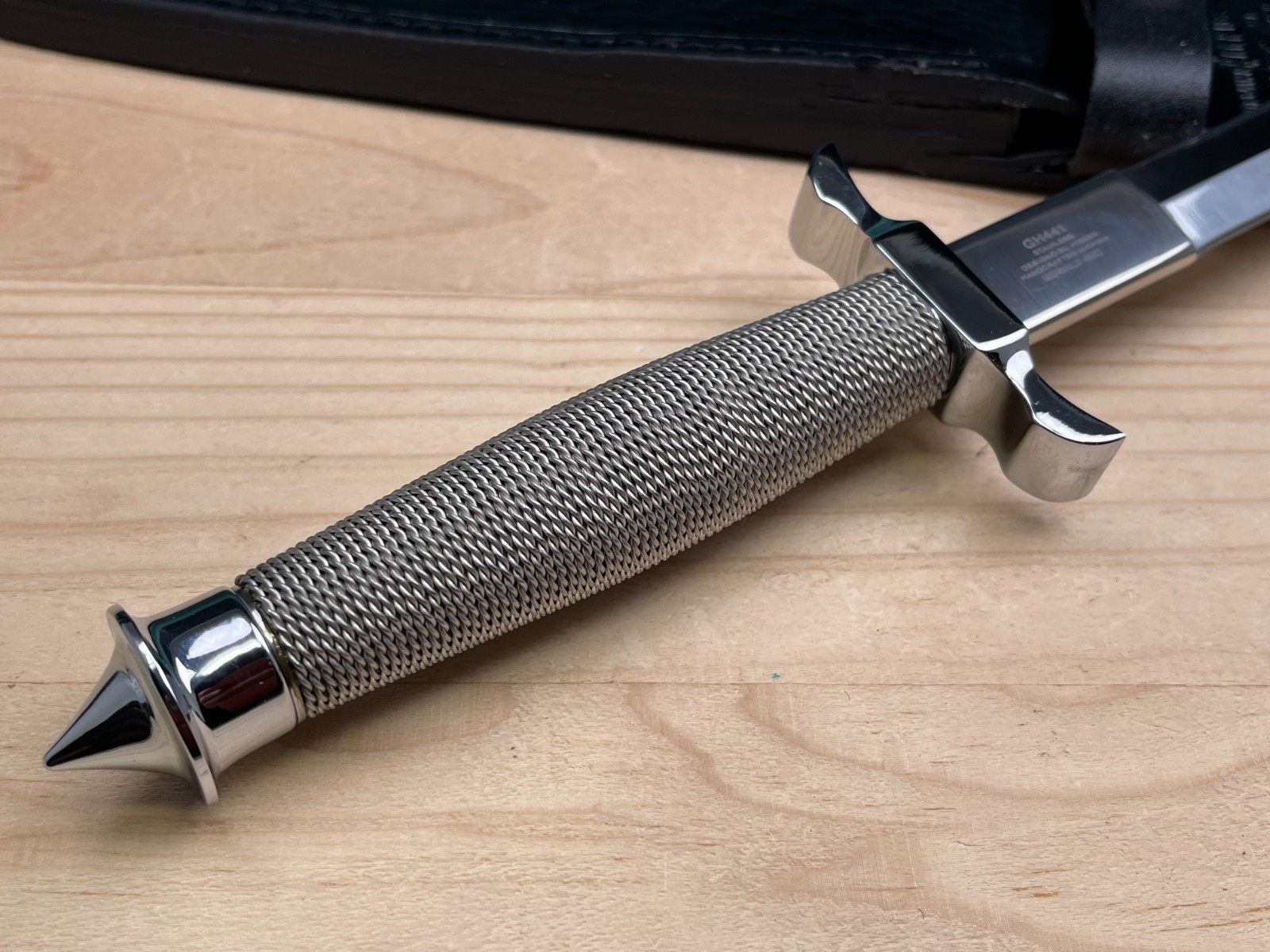 GIL HIBBEN Silver Shadow Dagger Knife With Leather Sheath – Double-Edged Blade