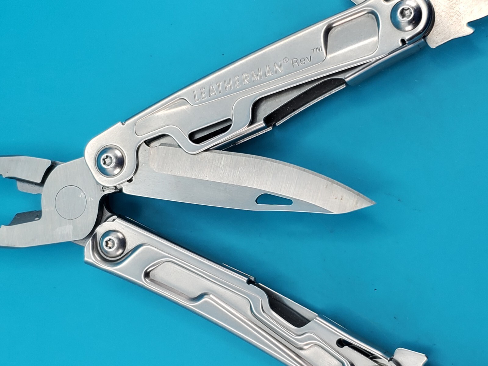 Leatherman Rev 3.8″ Multi-Tool, Stainless! EXCELLENT!