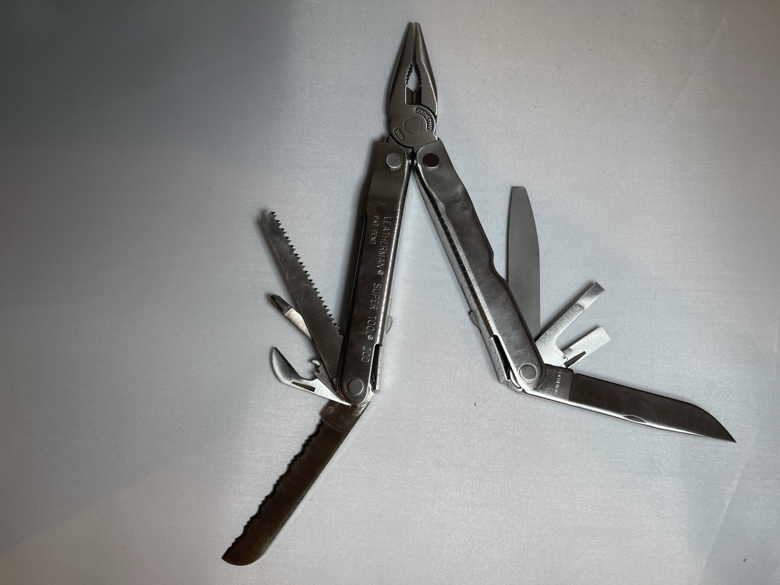 LM166 Leatherman Super Tool 200 Stainless Multitool W/ Leather Sheath