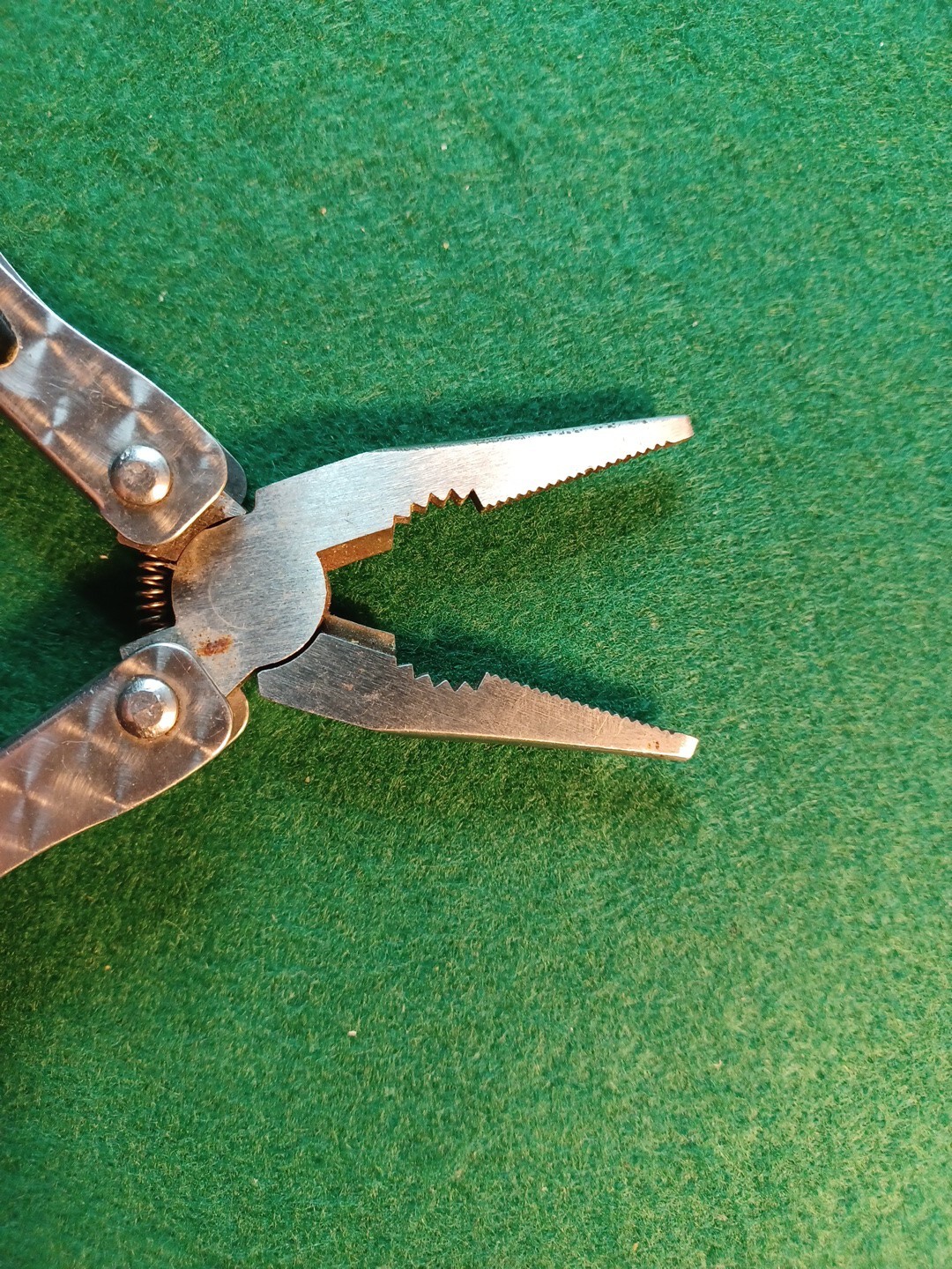 Sheffield no: 12000, 12 In 1 Multi tool