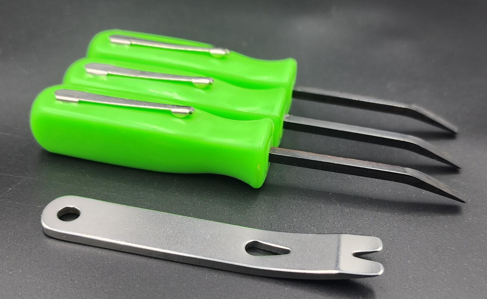 🌿 Green Pocket Prybar Combo Pack – Ideal for Outdoor Adventurers! 🏕️🛠️