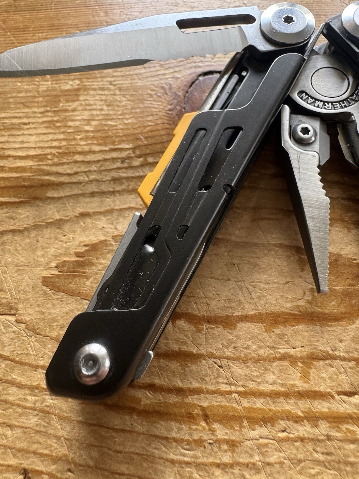 Leatherman Signal Multi-Tool Black / Yellow – Excellent!