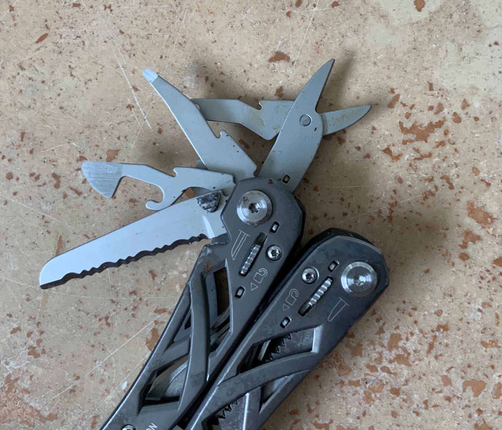 Gerber Suspension Multi Tool Pliers Knife Saw Scissors w Nylon Sheath Gray