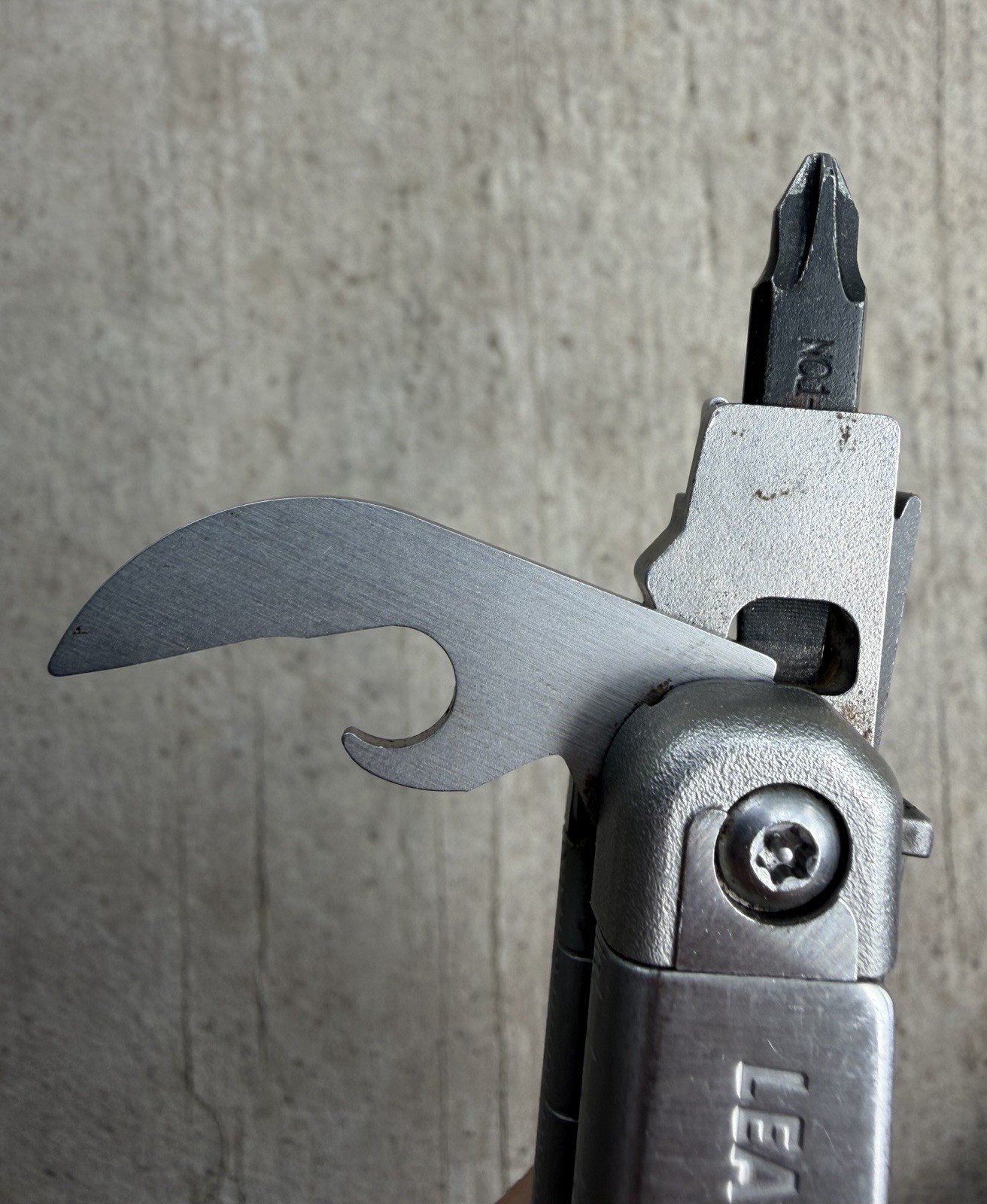 LEATHERMAN SURGE MULTI-TOOL IN BLACK NYLON SHEATH, EXCELLENT OVERALL USED!