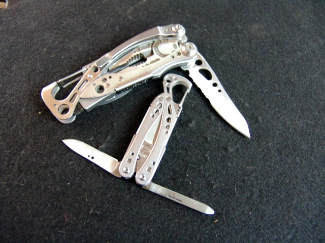 LEATHERMAN SKELETOOL–MULTI TOOL & BLUE RETIRED STYLE CS–EXCELLENT–LOT OF 2