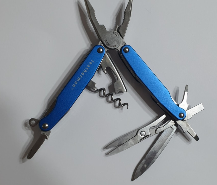 🔥 Leatherman Multi Tool Juice SC2 Blue Retired Walmart Rare Nice Condition