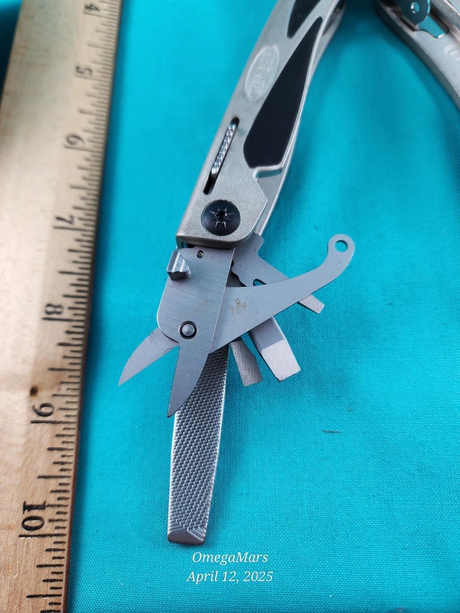 Gerber Multi-Plier 800 Legend #L6 w/Sheath looks/feels new