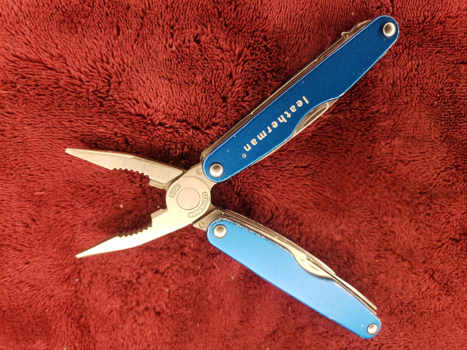 🔪🔪 Leatherman Juice CS4 Multi-Tool Stainless Pliers Multi Tool Blue