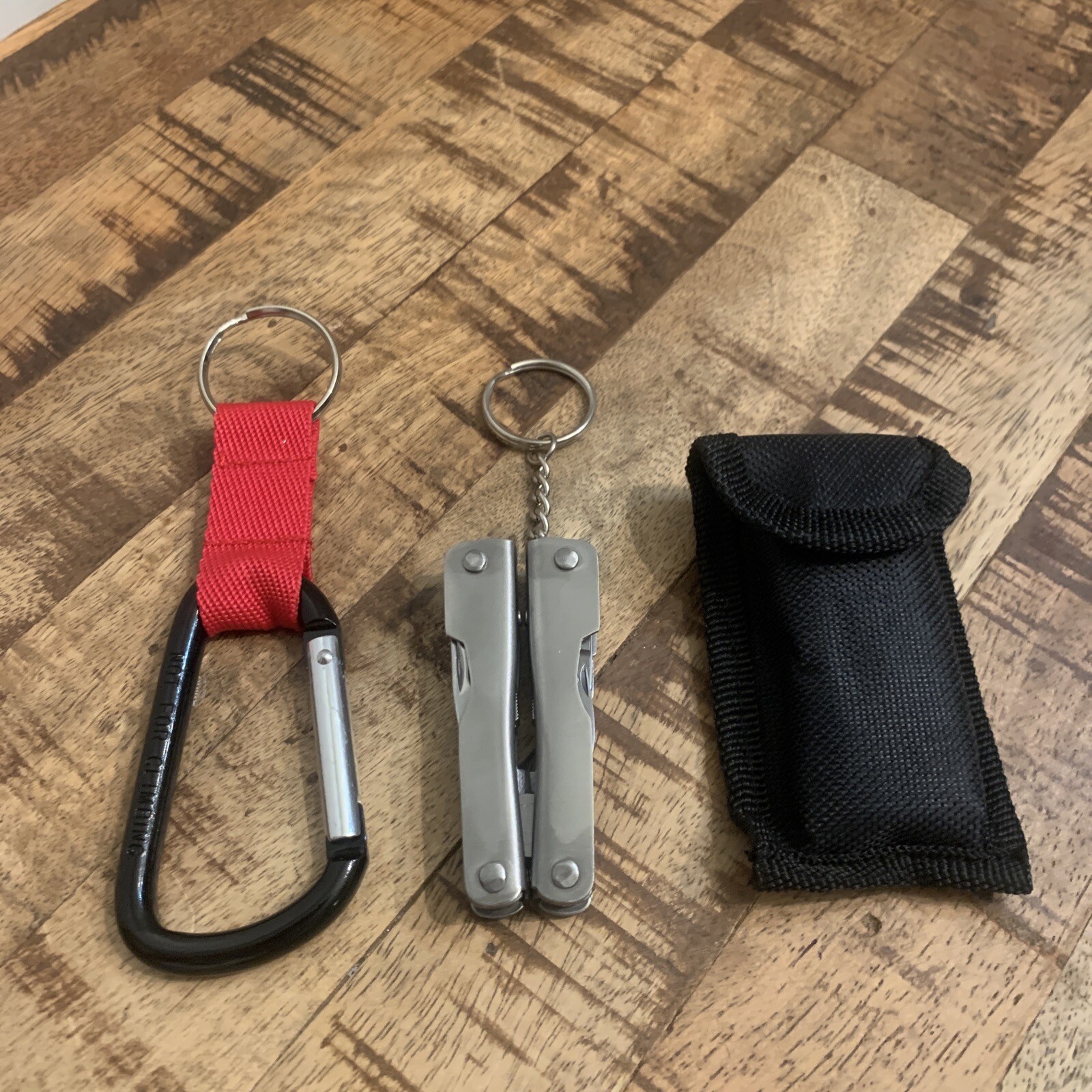 New Carabiner Keychain And Mini Multi Tool W/Sheath ￼