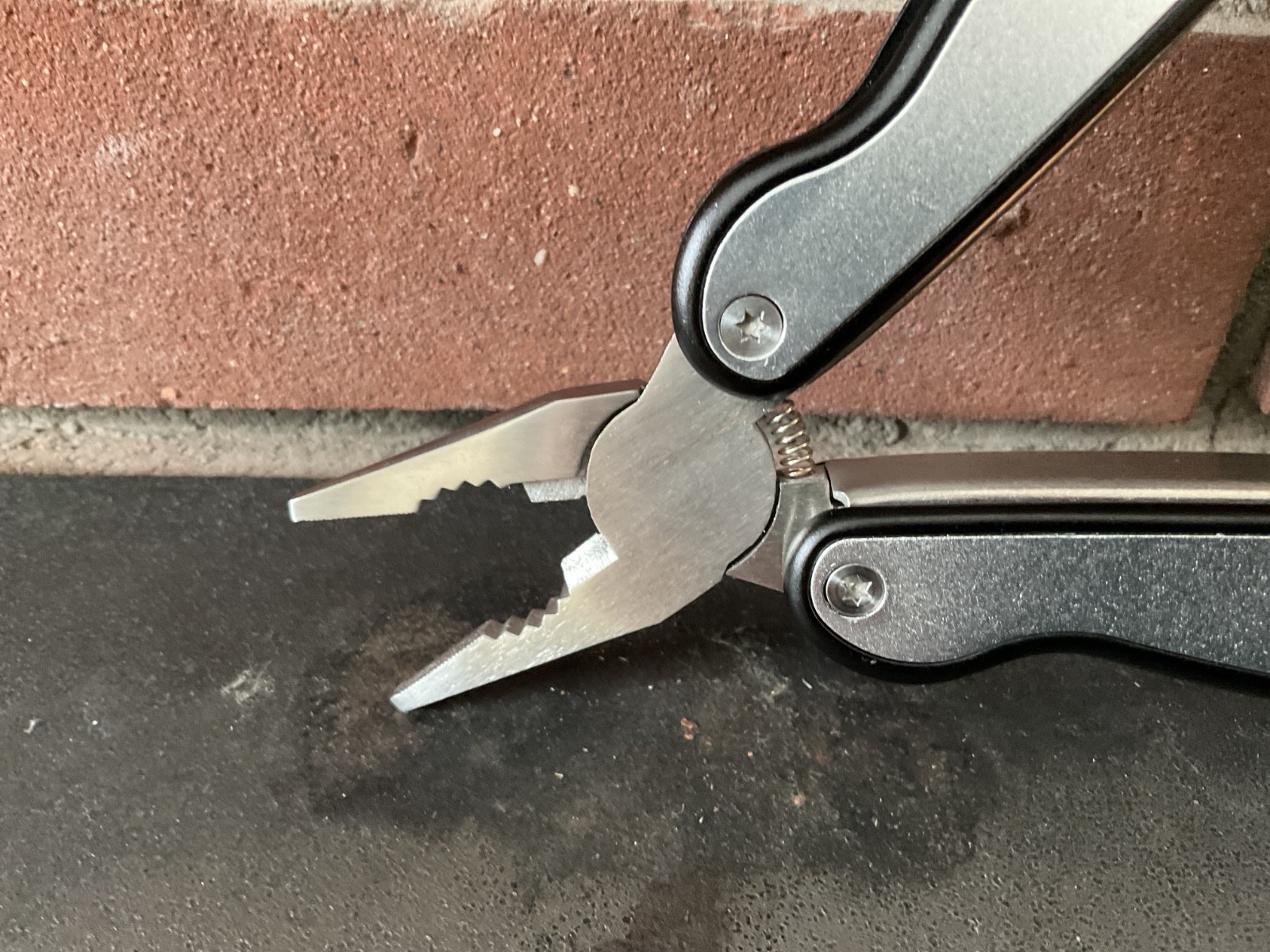 9 – in-1 AIG Multifunctional Tool With Pliers