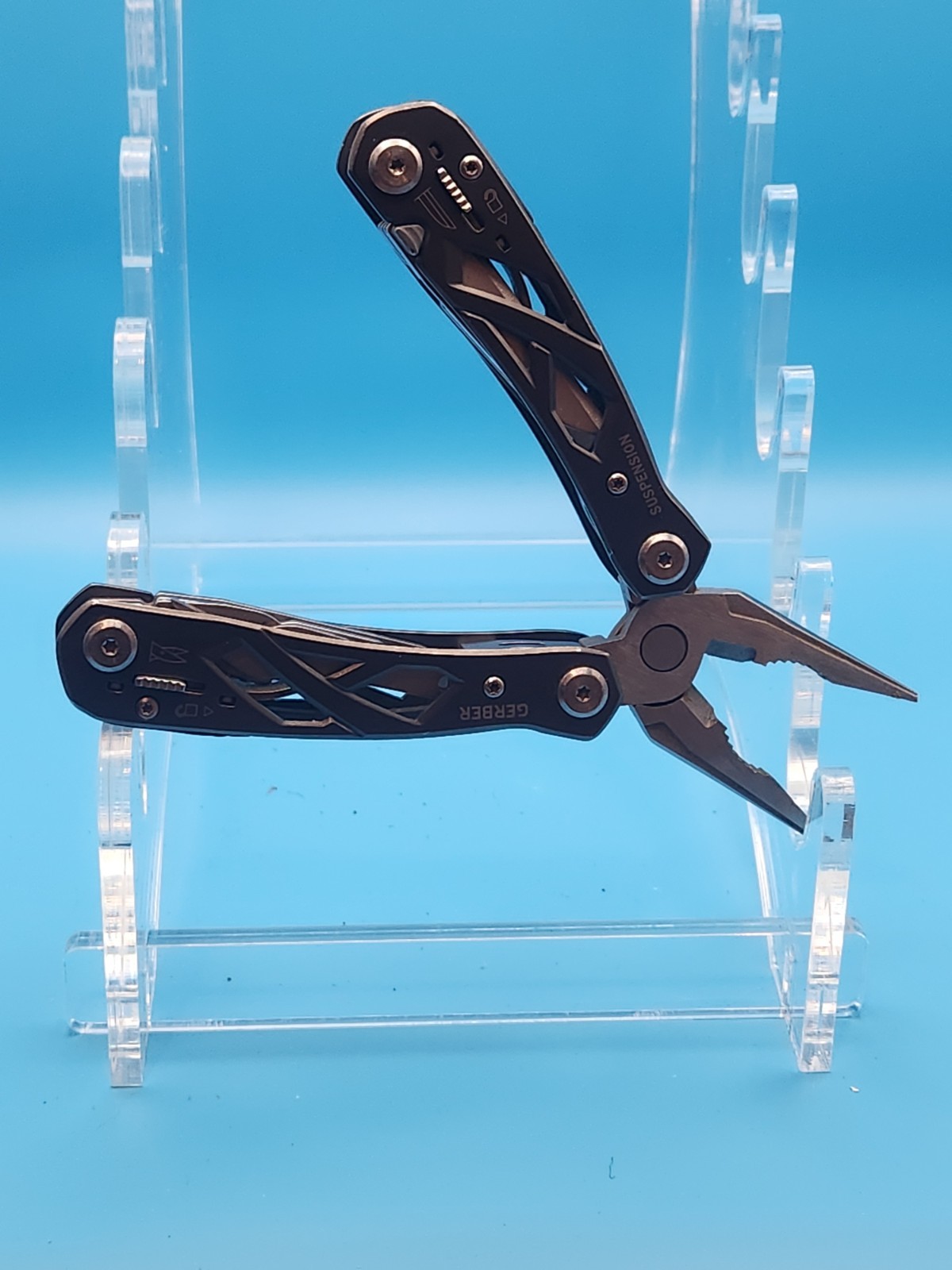 Gerber Suspension 12-in-1 Multi-Tool Gray Stainless Steel Used Tool