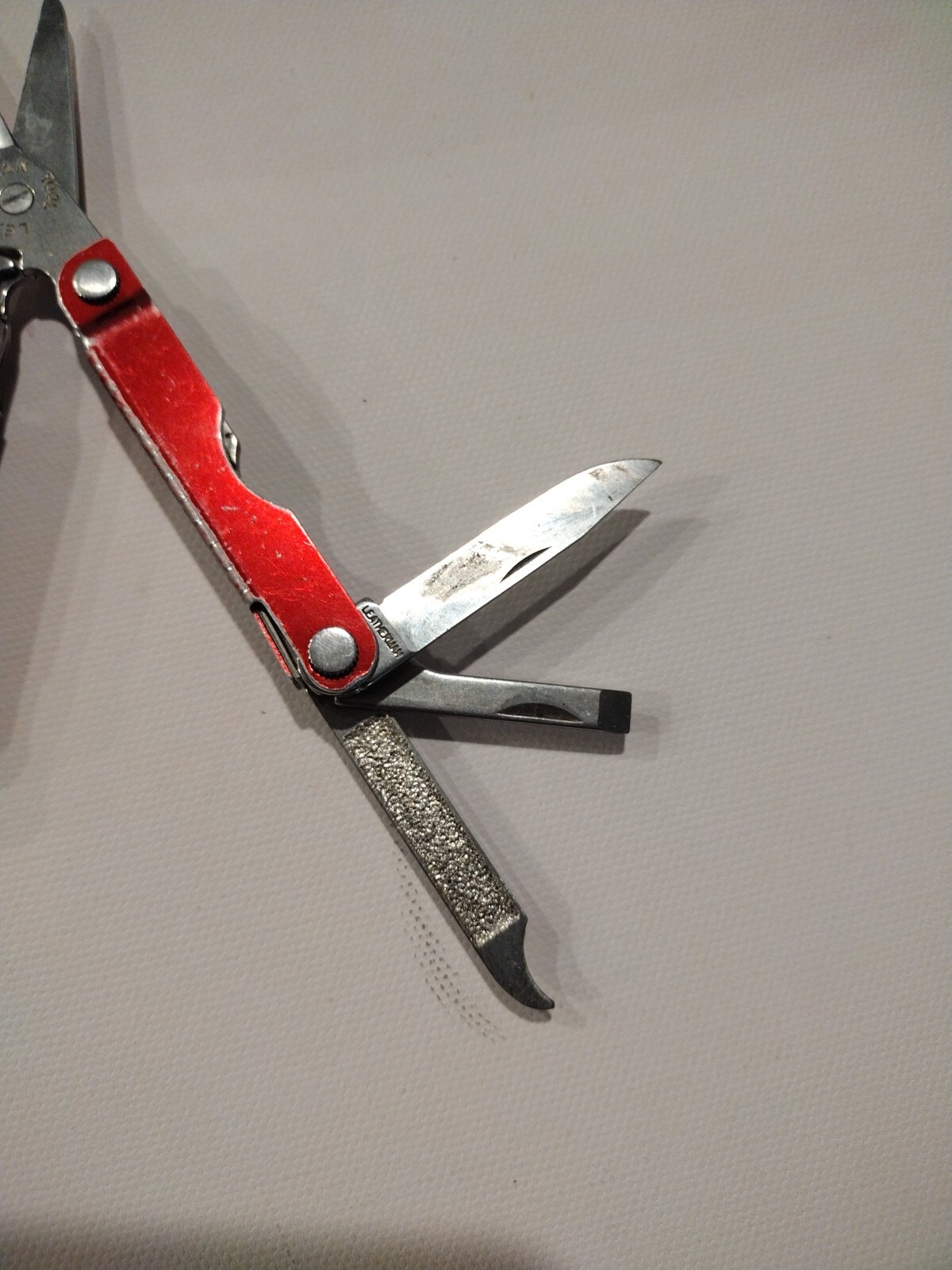 Leatherman Micra Multi-Tool, Knife, Scissors, Key Ring, Red Color in Good Condit