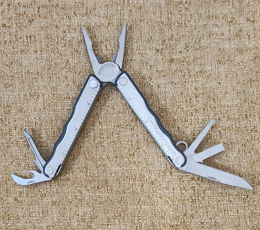 Leatherman Kick Multi Tool W/ Pouch Knife Opener Phillips Flathead