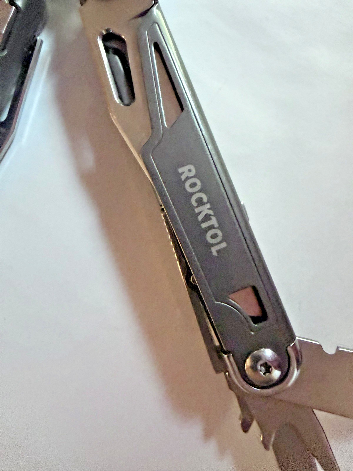 ROCKTOL Multitool 17-in-1 Multi-Tool Pliers, Screwdriver, Scissors, Pocket Knife